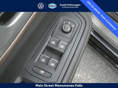 Certified 2025 Volkswagen Atlas SEL image 36