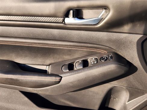 Used 2021 Nissan Altima 2.5 SR image 17