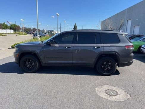 Used 2025 Jeep Grand Cherokee L Laredo image 8