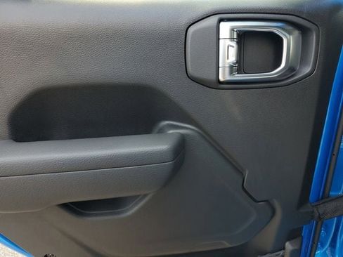 New 2025 Jeep Gladiator Sport image 15