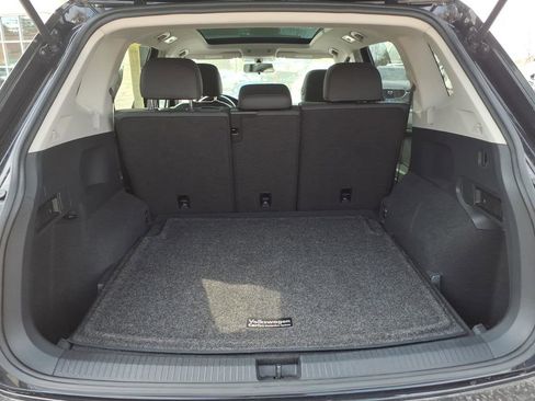 Used 2019 Volkswagen Tiguan SE w/ Panoramic Sunroof Package AWD/4WD image 10