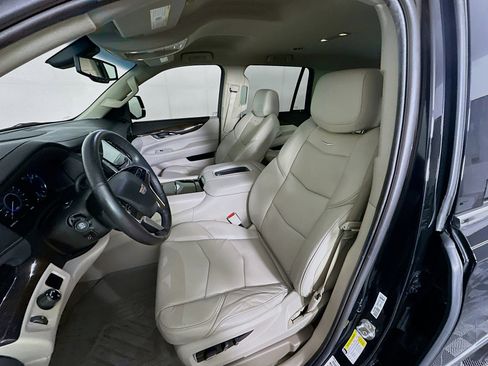 Used 2018 Cadillac Escalade 2WD image 13