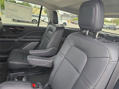 New 2025 Lincoln Aviator 2WD w/ Equipment Group 101A image 18