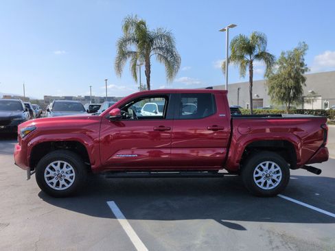 Used 2025 Toyota Tacoma SR5 image 7