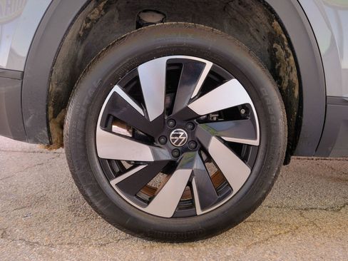 Used 2025 Volkswagen Atlas Cross Sport SE image 42