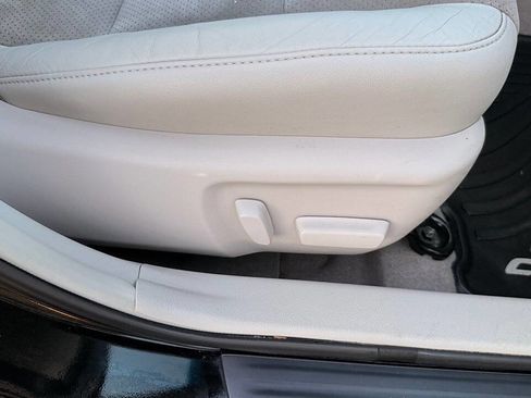 Used 2013 Toyota Camry XLE w/ Leather Pkg image 20