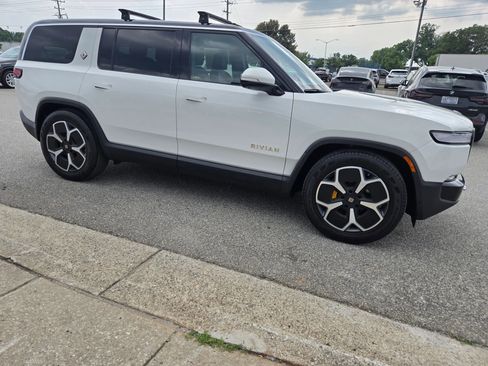Used 2023 Rivian R1S Adventure AWD/4WD image 33