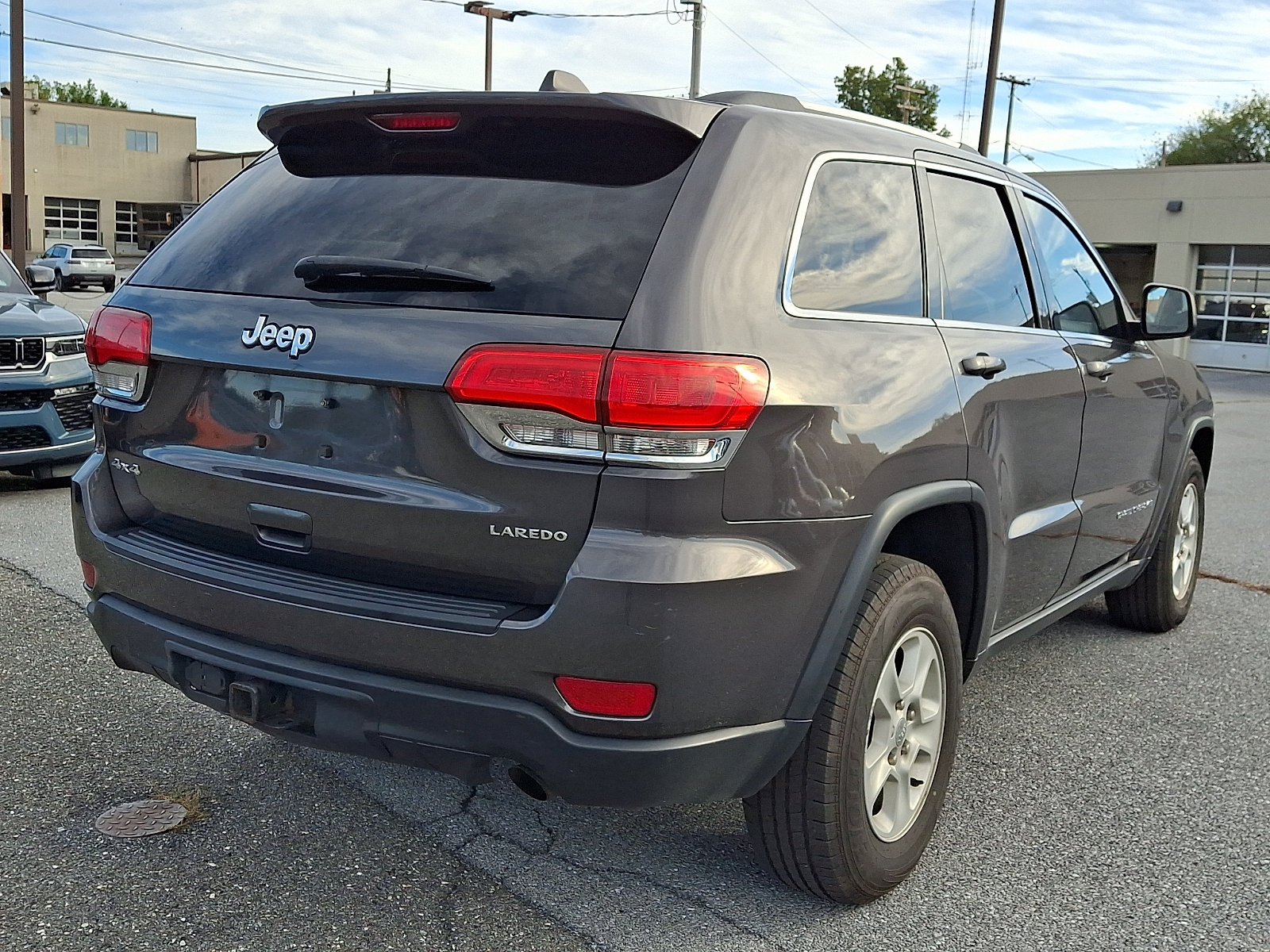 Used 2015 Jeep Grand Cherokee Laredo w/ Quick Order Package 23E AWD/4WD image 6