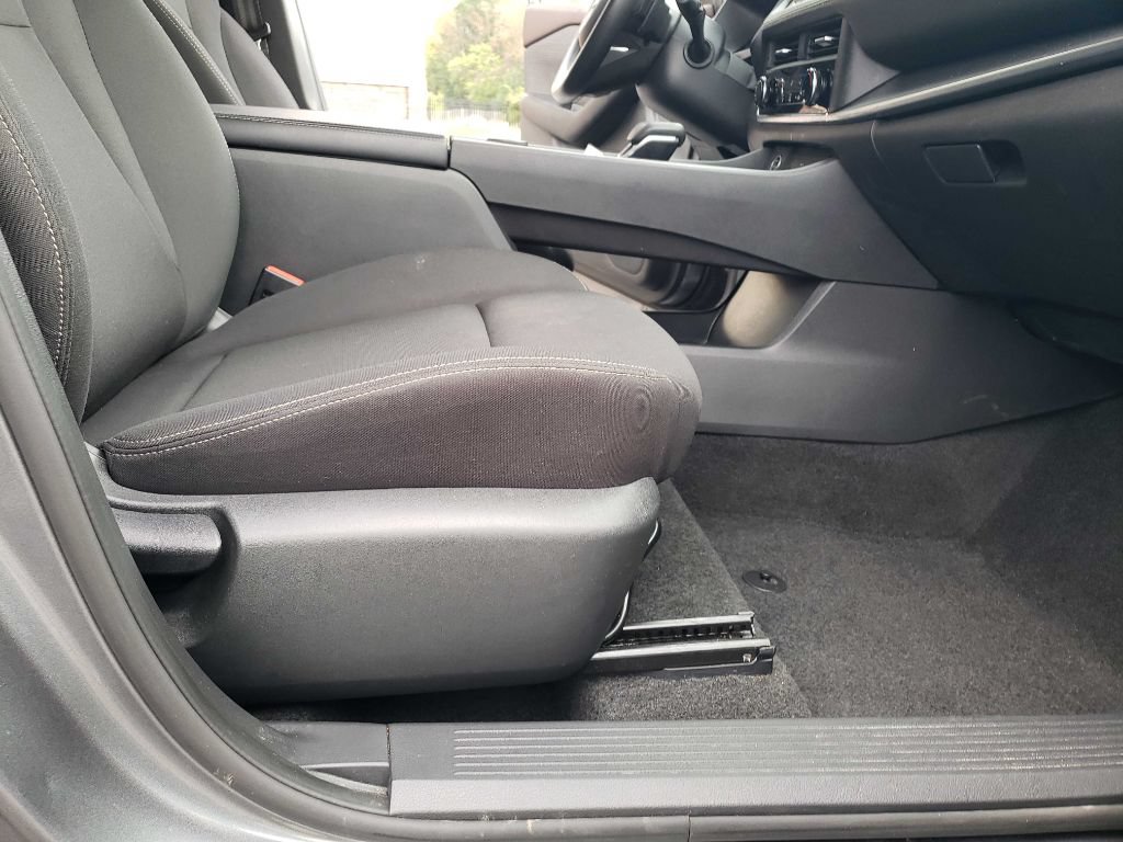 Used 2023 Nissan Rogue S AWD/4WD image 11
