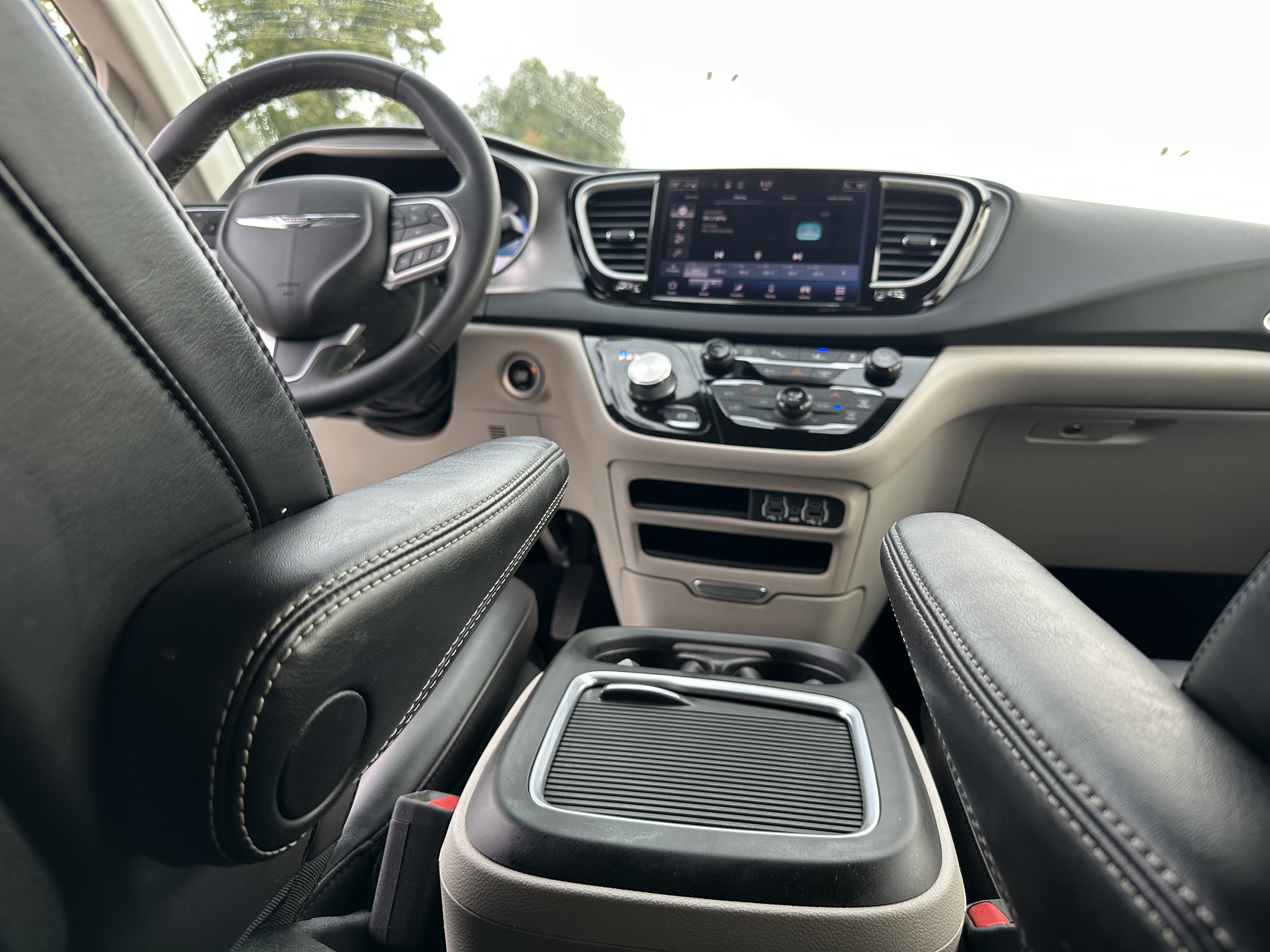 Used 2023 Chrysler Pacifica Touring-L FWD image 36