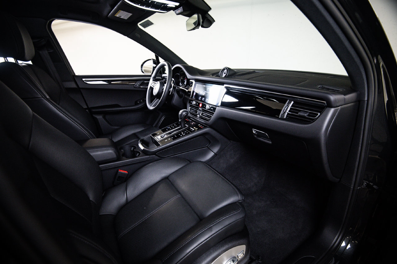 Certified 2026 Porsche Macan AWD/4WD image 28