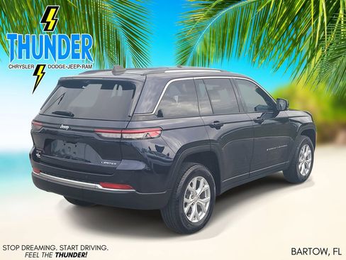 Used 2023 Jeep Grand Cherokee Limited w/ Luxury Tech Group II AWD/4WD image 4