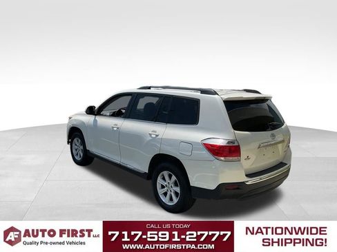 Used 2013 Toyota Highlander Plus AWD/4WD image 2