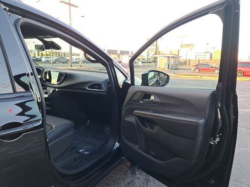 New 2026 Chrysler Pacifica Select w/ S Appearance Package image 16
