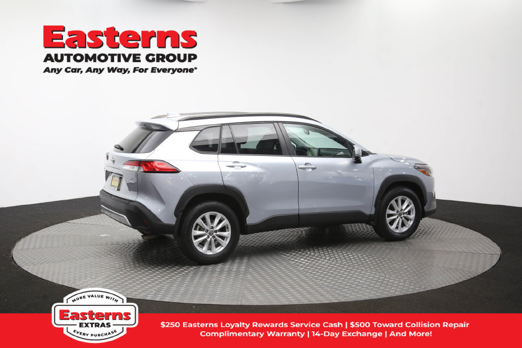 Used 2022 Toyota Corolla Cross LE AWD/4WD image 40