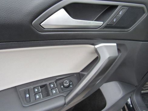 Used 2021 Volkswagen Tiguan SE R-Line image 12