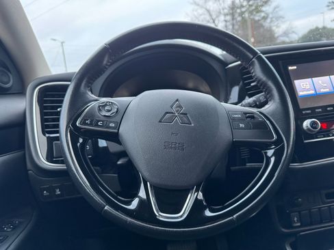 Used 2020 Mitsubishi Outlander SE image 16