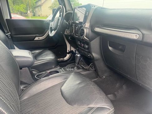 Used 2015 Jeep Wrangler Unlimited Sport AWD/4WD image 8