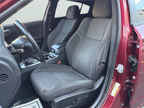 Used 2019 Dodge Charger SXT RWD image 12