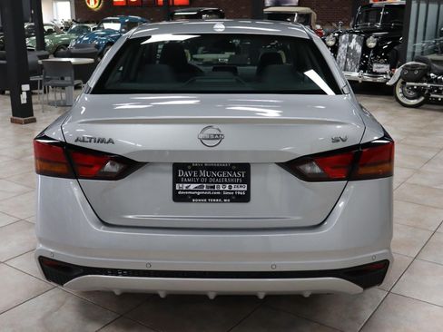 Used 2024 Nissan Altima 2.5 SV FWD image 5