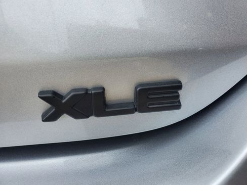 Used 2022 Toyota Highlander XLE FWD image 14