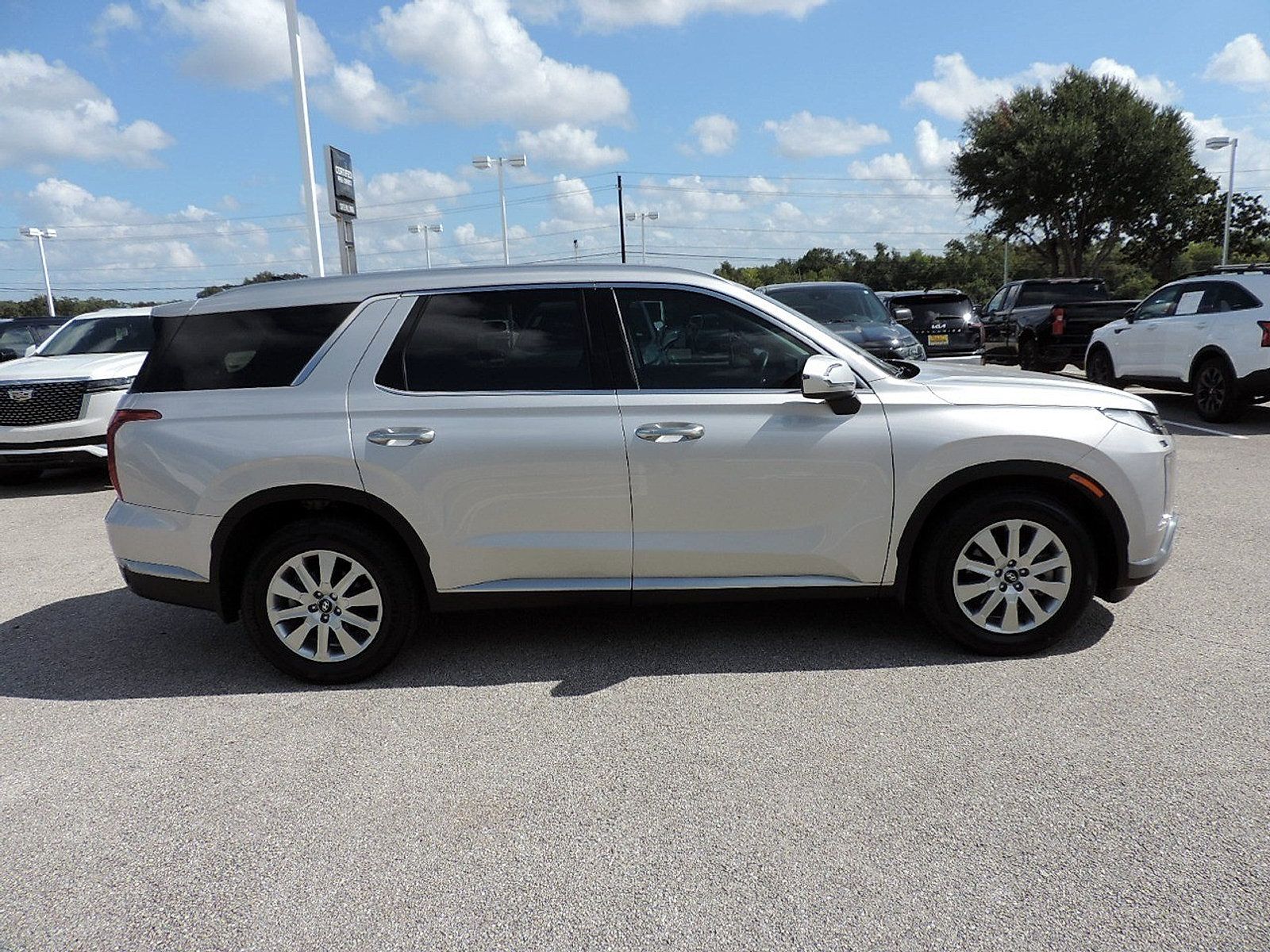 Used 2025 Hyundai Palisade SEL FWD image 4