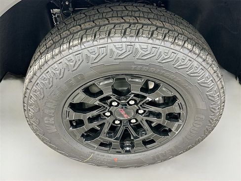 New 2026 GMC Canyon Elevation w/ Convenience Package image 32