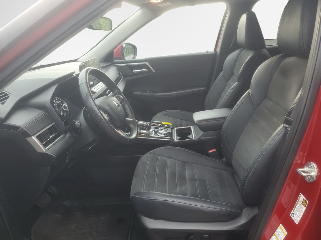 Used 2023 Mitsubishi Outlander SE AWD/4WD image 12