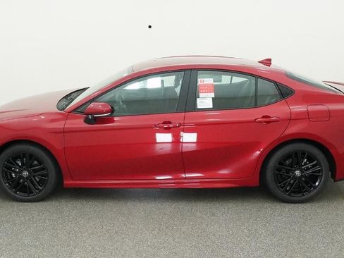 New 2026 Toyota Camry SE FWD image 3