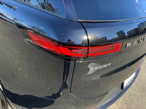 Used 2025 Land Rover Range Rover Sport image 28