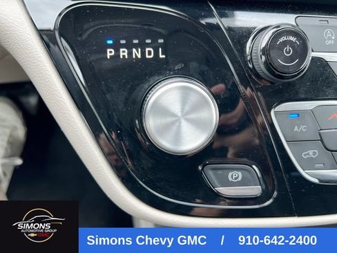 Used 2023 Chrysler Voyager LX FWD image 22