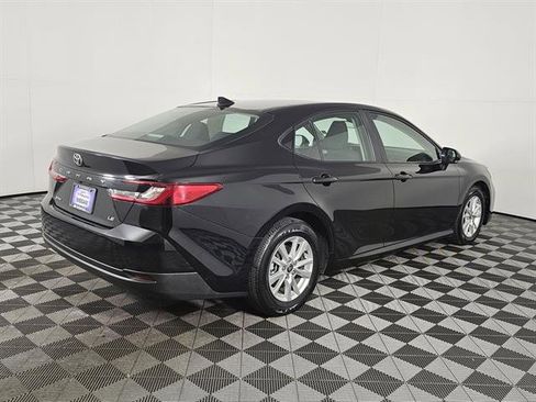 Used 2025 Toyota Camry LE image 3