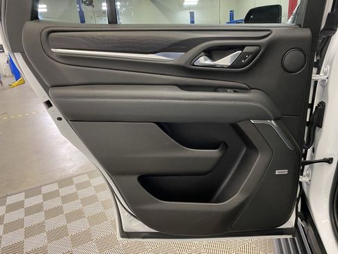 Used 2021 GMC Yukon Denali w/ Denali Premium Package image 18