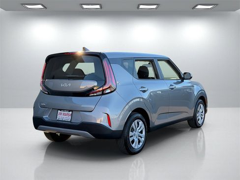 Used 2023 Kia Soul LX image 6