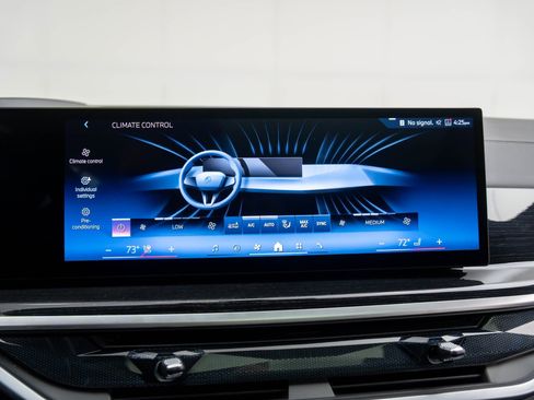 Certified 2025 BMW X5 xDrive40i w/ Executive Package image 24