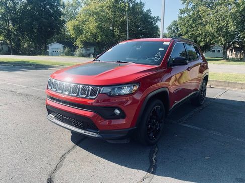 Used 2023 Jeep Compass Latitude AWD/4WD image 3