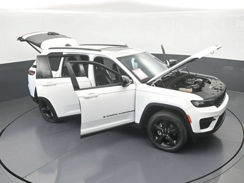 Used 2024 Jeep Grand Cherokee Altitude RWD image 68