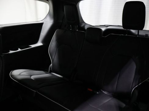 New 2026 Chrysler Pacifica Limited image 11