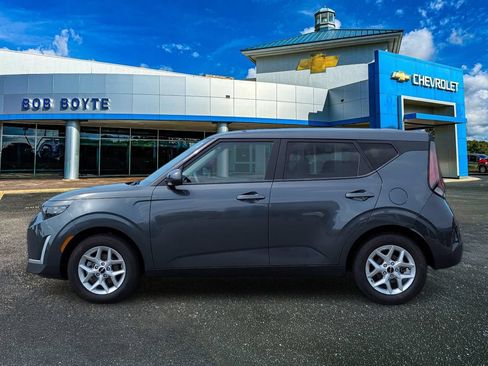 Used 2025 Kia Soul LX w/ LX Technology Package FWD image 8