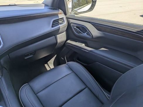 Used 2024 Chevrolet Suburban Premier image 22