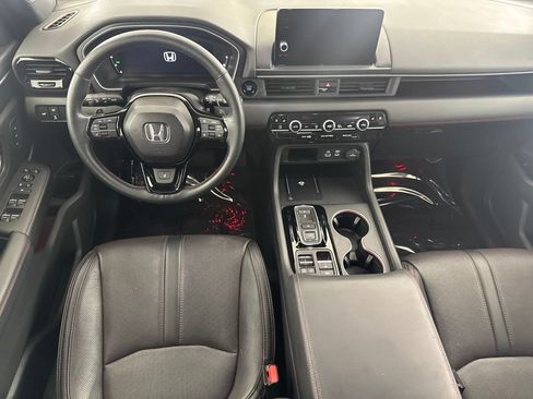 Certified 2025 Honda Pilot Black Edition image 25