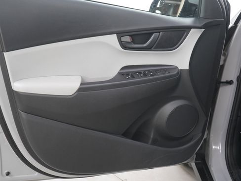 Used 2022 Hyundai Kona SE image 18