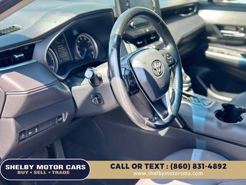 Used 2022 Toyota Venza LE AWD/4WD image 9