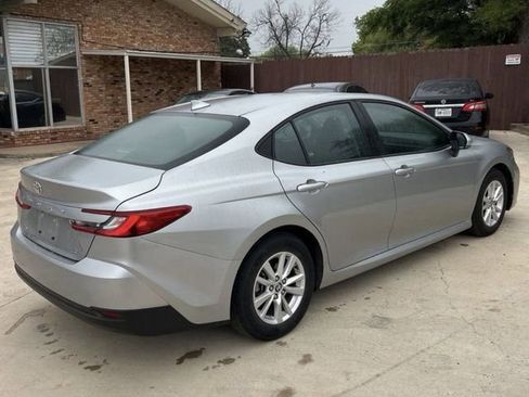 Used 2025 Toyota Camry LE image 7