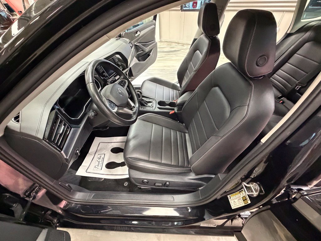Used 2024 Volkswagen Jetta SE FWD image 51