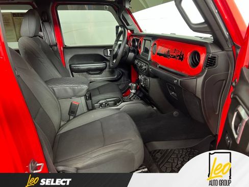 Used 2023 Jeep Gladiator Sport AWD/4WD image 17