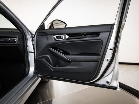 Used 2025 Honda Civic Sport image 27