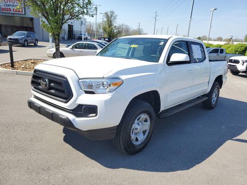 Certified 2022 Toyota Tacoma SR w/ SR Convenience Package image 2