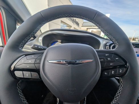 New 2026 Chrysler Pacifica Limited image 21