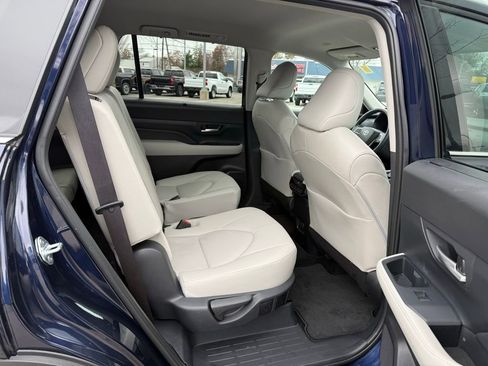Used 2024 Toyota Grand Highlander XLE image 15
